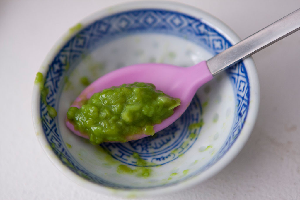 Mashed peas. Pea skin and skin removed.